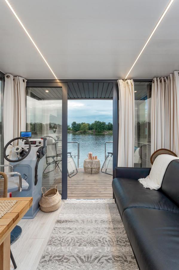 Lemuria Houseboat - Plywajacy Domek Na Wodzie Wroclaw Luaran gambar